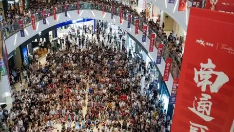 三笘薰盼在赛场绽放，团队携手攻克难关取得胜利